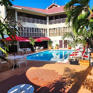 https://altamont-court-hotel.comcaribbean.com